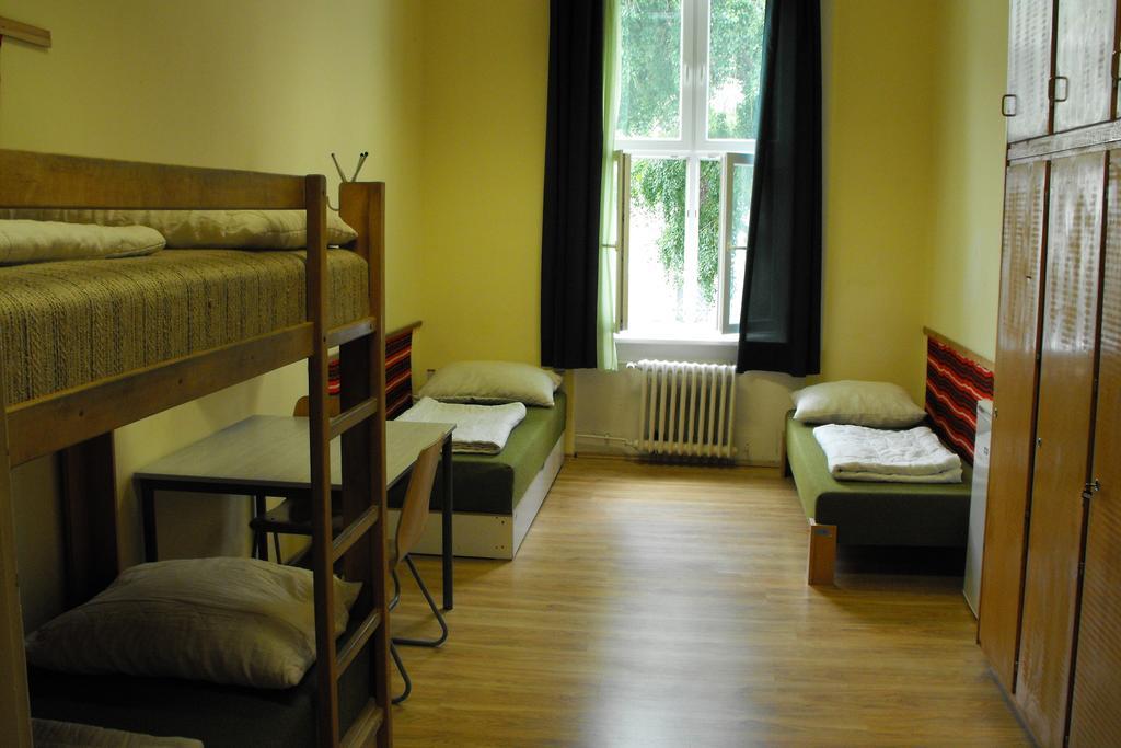 Mogyorodi Hostel Budapest Room photo